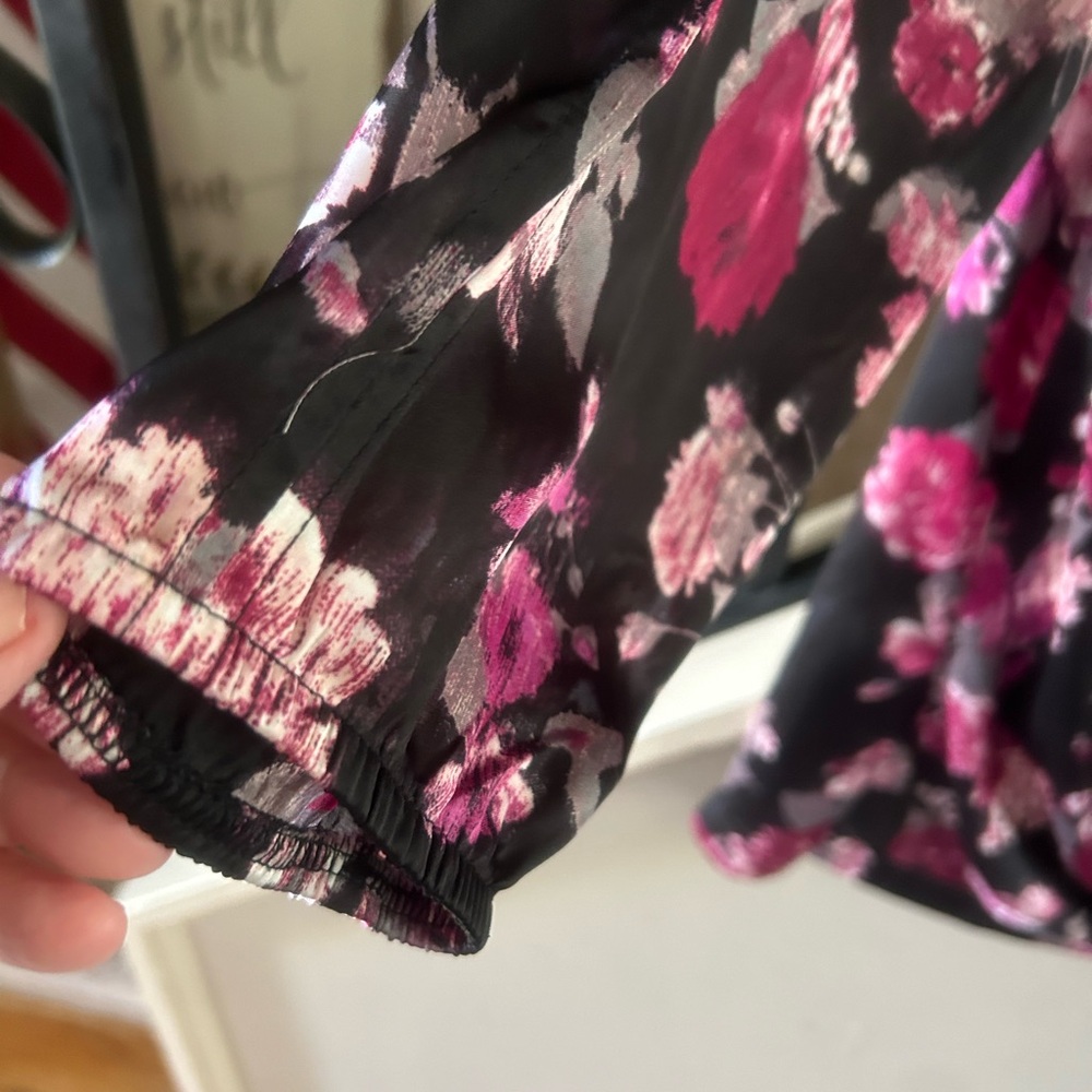 Womans Blouse, size Medium - Picture 7 of 7